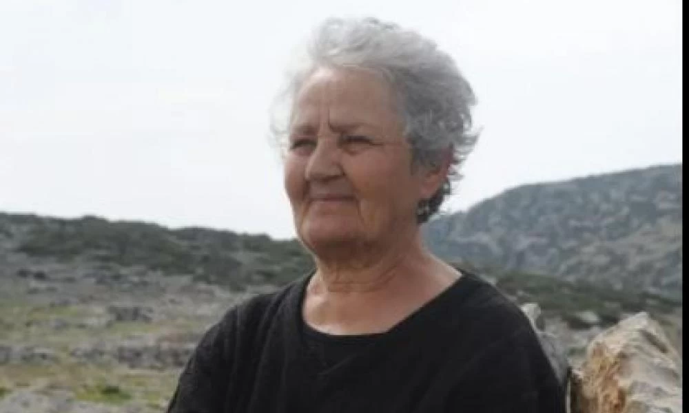 Εμβολιάστηκε η κυρά Ρηνιώ, η μοναδική κάτοικος στην Κίναρο